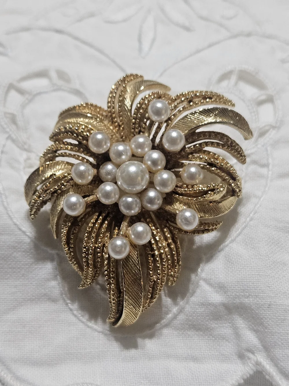 Vintage 50's-60's Lisner Brooch Mid-Century Costume Jewelry